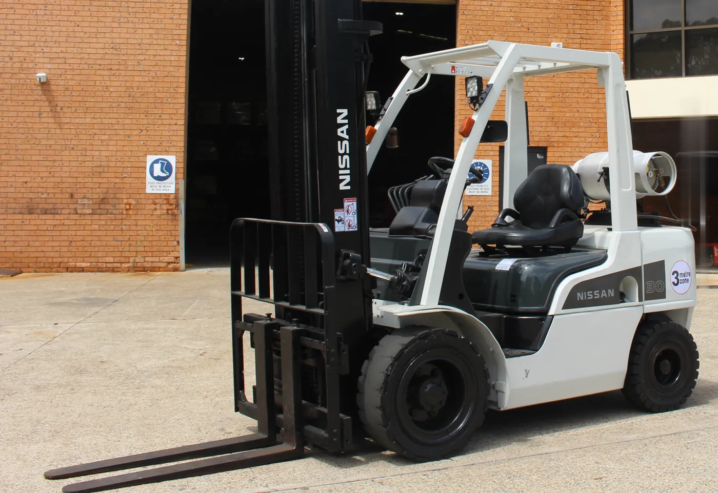 Nissan LPG forklift outside the warehouse